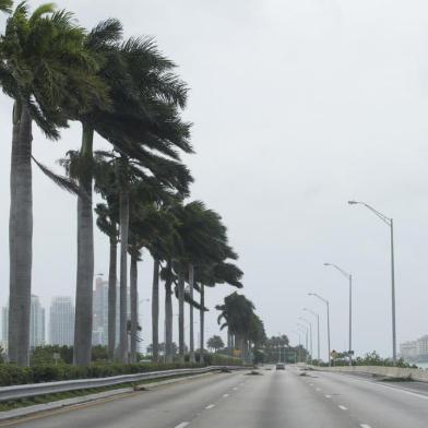 A main street leading to Miami Beach is nearly deserted as outer bands of Hurricane Irma arrive in Miami Beach, Florida, September 9, 2017.
Hurricane Irma weakened slightly to a Category 4 storm early Saturday, according to the US National Hurricane Center, after making landfall hours earlier in Cuba with maximum-strength Category 5 winds. / AFP PHOTO / SAUL LOEB