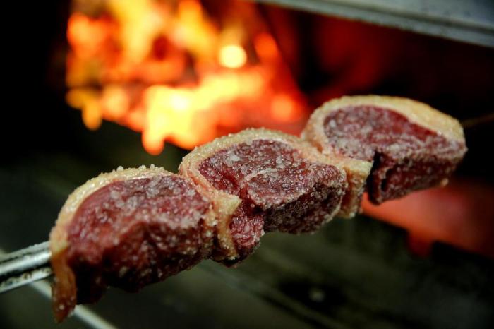  

PORTO ALEGRE, RS, BRASIL, 02/09/2014: Especial sobre churrasco do caderno Gastrô por Destemperados (FOTO FÉLIX ZUCCO/AGÊNCIA RBS, Editoria Destemperados).