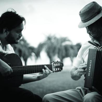 Borghetti Yamandu - O Filme
Lançamento e exibição do documentário musical dirigido por Rene Goya Filho
Renato Borghetti - Gaita ponto; Daniel Sá - Violão; Yamandu Costa - Violão 7 cordas e Guto Wirtti - Contrabaixo.