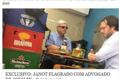 O procurador-geral da República, Rodrigo Janot, e o advogado de Joesley Batista, Pierpaolo Bottini, se encontraram em um bar em Brasília no sábado, um dia depois de a Procuradoria pedir a prisão do cliente dele e de outro delator do grupo, Ricardo Saud.
A informação foi divulgada pelo site O Antagonista, que reproduziu uma foto do encontro.