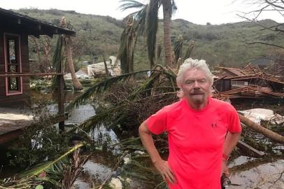 O bilionário britânico Richard Branson, 67 anos, revelou a extensão da devastação na sua luxuosa casa ¿ a ilha particular caribenha de Necker ¿ após a passagem do furacão Irma. O empresário publicou um vídeo em seu Instagram mostrando como ficou o lugar, que está entre as 50 Ilhas Virgens Britânicas, com edifícios destruídos e árvores arrancadas pela raiz.