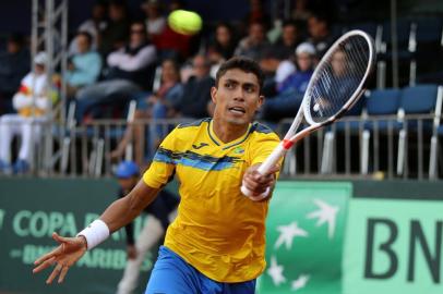 Thiago Monteiro durante confronto da Copa Davis contra o Equador em Ambato. 