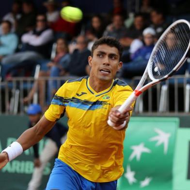 Thiago Monteiro durante confronto da Copa Davis contra o Equador em Ambato. 