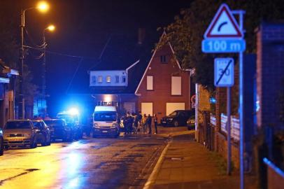  

Emergency services work at the Luingne Cemetery in Mouscron, on September 11, 2017, where the city's mayor Alfred Gadenne was found dead.
According to initial information the Mayor of Mouscron Alfred Gadenne was murdered when he went to close the cemetery for the night, which is across the street from his home. / AFP PHOTO / BELGA / KURT DESPLENTER / Belgium OUT

Editoria: CLJ
Local: Mouscron
Indexador: KURT DESPLENTER
Secao: police
Fonte: BELGA
Fotógrafo: STR