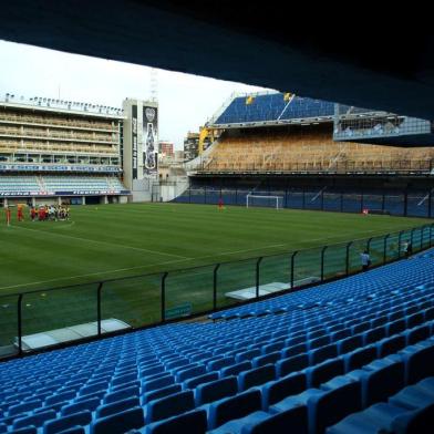 ***  FGOMES Inter BAires  ***
Internacional faz o reconhecimento de campo do Estádio Camilo Cichero La Bombonera, do Boca Juniors, em Buenos Aires, Argentina.