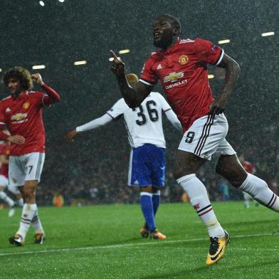 Manchester Uniteds Belgian striker Romelu Lukaku celebrates scoring his teams second goal during the UEFA Champions League Group A football match between Manchester United and Basel at Old Trafford in Manchester, north west England on September 12, 2017. / AFP PHOTO / Oli SCARFF