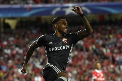 CSKAs Brazilian forward Vitinho celebrates after scoring  during the UEFA Champions League Group A football match SL Benfica vs CSKA Moscow at the Luz stadium in Lisbon, on September 12, 2017.  / AFP PHOTO / FRANCISCO LEONG