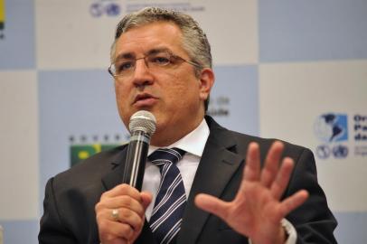 Alexandre Padilha, ministro da Saúde, fala de pesquisa sobre diabetes em coletiva.