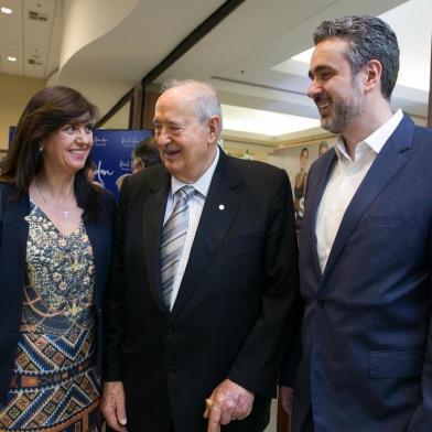  

PORTO ALEGRE, RS, BRASIL, 11-09-2017.Maurien Randon Barbosa,Raul e Daniel Randon.  Lançamento do documentário sobre Raul Randon no GNC Cinemas Iguatemi.  (FOTO ANDRÉA GRAIZ, AGÊNCIA RBS, REDE SOCIAL)
Indexador: Andrea Graiz