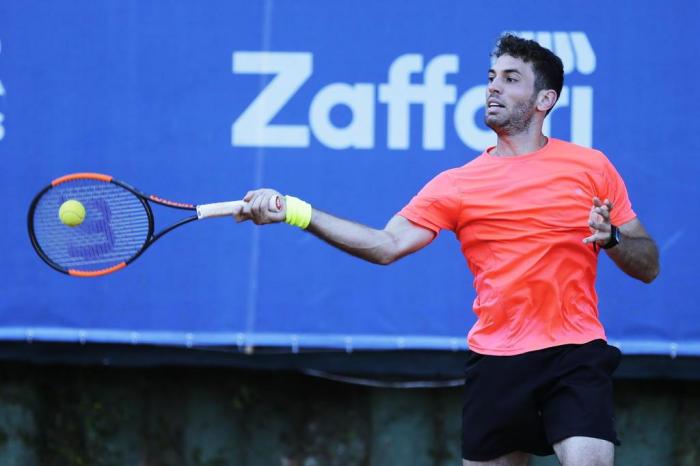  

PORTO ALEGRE, RS, BRASIL, 13-07-2017: Larri Passos, ex-treinador de Gustavo Kuerten, dá treino ao atleta de portoalegrense Guilherme Clezar, dentro de programa de consultorias ministradas pelo técnico gaúcho (FOTO FÉLIX ZUCCO/AGÊNCIA RBS, Editoria de Esportes).