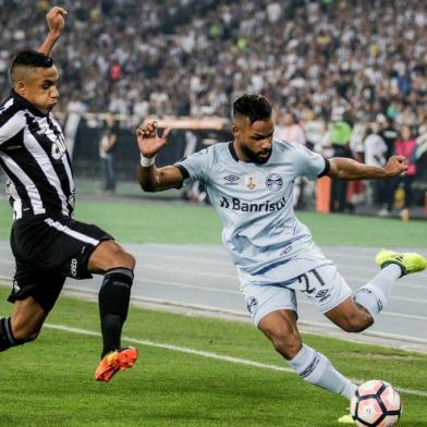 BOTAFOGO X GREMIO - LIBERTADORES 2017 - RJ - 13/09/2017

RJ - BOTAFOGO X GREMIO / LIBERTADORES 2017 - ESPORTES - Fernandinho e Arnaldo durante partida entre Botafogo X Grêmio válida pelas quartas de finail da Copa Libertadores 2017, no estádio Nilton Santos, Engenhão, zona norte da cidade, nesta quarta-feira (13/09). 21/01/2017 - Foto: RUDY TRINDADE/FRAMEPHOTO/FRAMEPHOTO/ESTADÃO CONTEÚDO

Editoria: ESPORTES
Local: RIO DE JANEIRO
Indexador: RUDY TRINDADE
Fonte: FRAMEPHOTO
Fotógrafo: FRAMEPHOTO