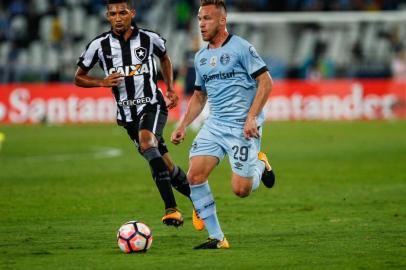 Gremio x Botafogo

RS - FUTEBOL/CONMEBOL LIBERTADORES BRIDGESTONE 2017 /GREMIO X BOTAFOGO - ESPORTES - Lance da partida entre Gremio e Botafogo disputada na noite desta quarta-feira, no Estadio Nilton Santos, no Rio de Janeiro valida pelas quartas de final da Conmebol Libertadores Bridgestone 2017. FOTO: LUCAS UEBEL/GREMIO FBPA

Editoria: SPO
Indexador: Lucas Uebel
Secao: futebol
Fonte: Gremio.net
Fotógrafo: Gremio x Botafogo