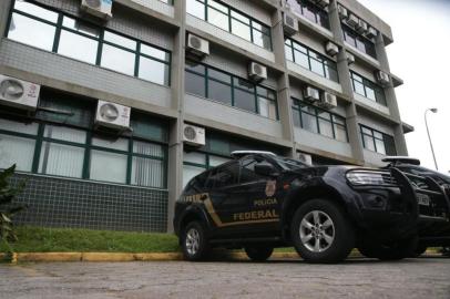 Polícia Federal desencadeia operação Ouvidos Mouros na UFSC