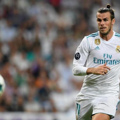  Real Madrids Welsh forward Gareth Bale runs for the ball during the UEFA Champions League football match Real Madrid CF vs APOEL FC at the Santiago Bernabeu stadium in Madrid on September 13, 2017. / AFP PHOTO / GABRIEL BOUYSEditoria: SPOLocal: MadridIndexador: GABRIEL BOUYSSecao: soccerFonte: AFPFotógrafo: STF