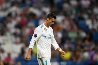  

Real Madrids forward from Portugal Cristiano Ronaldo leaves the pitch after the UEFA Champions League football match Real Madrid CF vs APOEL FC at the Santiago Bernabeu stadium in Madrid on September 13, 2017. / AFP PHOTO / GABRIEL BOUYS

Editoria: SPO
Local: Madrid
Indexador: GABRIEL BOUYS
Secao: soccer
Fonte: AFP
Fotógrafo: STF