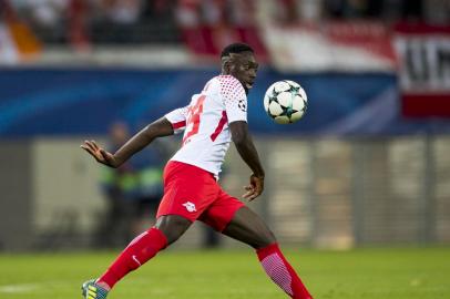  

RB Leipzigs forward from France Jean-Kevin Augustin plays the ball during the UEFA Champions League group G football match RB Leipzig v AS Monaco in Leipzig, eastern Germany on September 13, 2017.  / AFP PHOTO / ROBERT MICHAEL

Editoria: SPO
Local: Leipzig
Indexador: ROBERT MICHAEL
Secao: soccer
Fonte: AFP
Fotógrafo: STR