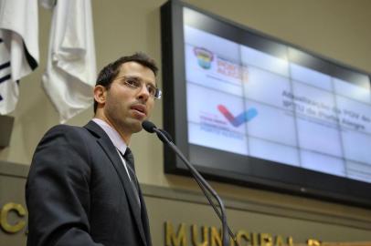 Audiência Pública com o objetivo de debater o Projeto de Lei Complementar do Executivo nº 13/17, que propõe alterações no IPTU de Porto Alegre. Na foto, o secretário municipal da fazenda, Leonardo Busatto.