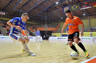 CARLOS BARBOSA (RS), 22/7/2017: o pivô Dener durante jogo da ACBF contra o Joaçaba pela Liga Nacional de Futsal 2017.