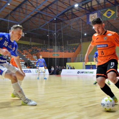 CARLOS BARBOSA (RS), 22/7/2017: o pivô Dener durante jogo da ACBF contra o Joaçaba pela Liga Nacional de Futsal 2017.