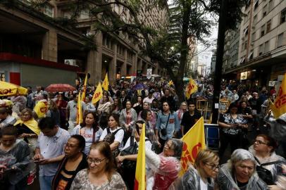  

PORTO ALEGRE, RS, BRASIL, 1-09-2017. Esquina Democrática. Protesto do CPERS. (CARLOS MACEDO/AGÊNCIA RBS)