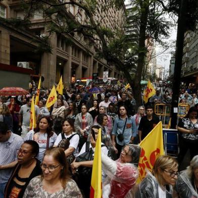  

PORTO ALEGRE, RS, BRASIL, 1-09-2017. Esquina Democrática. Protesto do CPERS. (CARLOS MACEDO/AGÊNCIA RBS)