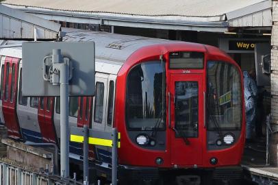  

A police forensics officer works alongside an underground tube train at a platform at Parsons Green underground tube station in west London on September 15, 2017, following an incident on an underground tube carriage at the station.
Police and ambulance services said they were responding to an "incident" at Parsons Green underground station in west London on Friday, following media reports of an explosion. "We are aware of an incident at Parsons Green tube station. Officers are in attendance," London's Metropolitan Police said on Twitter. / AFP PHOTO / Daniel LEAL-OLIVAS

Editoria: WAR
Local: London
Indexador: DANIEL LEAL-OLIVAS
Secao: transport accident
Fonte: AFP
Fotógrafo: STR