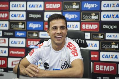  

Atacante Nilmar é apresentado pelo Santos