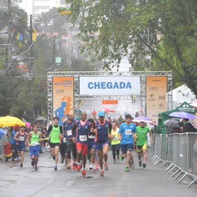 Foto da largada da Meia Maratona de Caxias do Sul