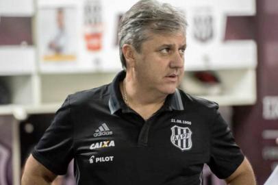 O técnico Gilson Kleina foi demitido pela Ponte Preta após derrota por 3 a 1 em casa para o Atlético-GO, em jogo válida pela 24ª rodada do Brasileirão.