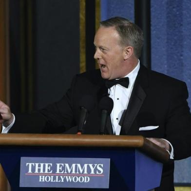 69th Emmy Awards 

Former White House Press Secretary Sean Spicer speaks onstage during the 69th Emmy Awards at the Microsoft Theatre on September 17, 2017 in Los Angeles, California. / AFP PHOTO / Frederic J. Brown

Editoria: ACE
Local: Los Angeles
Indexador: FREDERIC J. BROWN
Secao: culture (general)
Fonte: AFP
Fotógrafo: STF