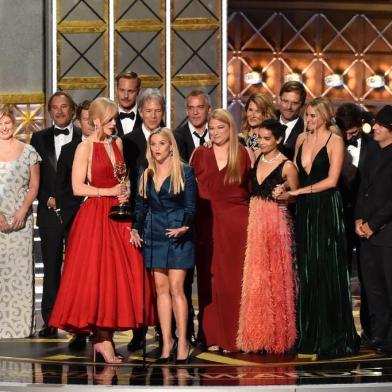 69th Emmy Awards 

Nicole Kidman, Reese Witherspoon, Zoe Kravitz, Shailene Woodley and the cast and crew of Big Little Lies accept the award for Outstanding Limited Series for Big Little Lies onstage e during the 69th Emmy Awards at the Microsoft Theatre on September 17, 2017 in Los Angeles, California.   / AFP PHOTO / Frederic J. Brown

Editoria: ACE
Local: Los Angeles
Indexador: FREDERIC J. BROWN
Secao: culture (general)
Fonte: AFP
Fotógrafo: STF