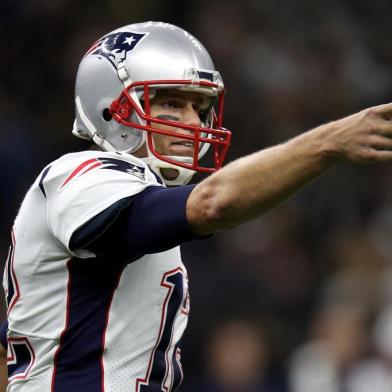 New England Patriots vs New Orleans SaintsNEW ORLEANS, LA - SEPTEMBER 17: Tom Brady #12 of the New England Patriots reacts to a penalty against the New Orleans Saints at the Mercedes-Benz Superdome on September 17, 2017 in New Orleans, Louisiana.   Chris Graythen/Getty Images/AFPEditoria: SPOLocal: New OrleansIndexador: Chris GraythenSecao: American FootballFonte: GETTY IMAGES NORTH AMERICAFotógrafo: STF