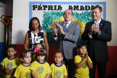  

Brasília - O presidente do Tribunal Superior Eleitoral (TSE), Gilmar Mendes, participa da solenidade de entrega de doação à Casa da Mãe Preta, em Brasília (José Cruz/Agência Brasil)