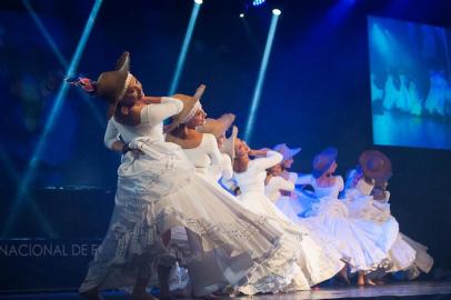 Festival Internacional de Folclore de Nova Prata - na foto, grupo colombiano que se apresentou em 2014