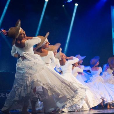 Festival Internacional de Folclore de Nova Prata - na foto, grupo colombiano que se apresentou em 2014