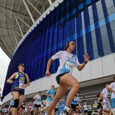  

PORTO ALEGRE-RS-BRASIL- 06/12/2015- 3ª Corrida do Grêmio, corredores fazem os percusos de 3 Km e 6 Km no em torno da Arena do Grêmio. FOTO FERNANDO GOMES/ ZERO HORA.