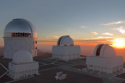 Observatório científico Tololo, no Chile, na região de La Serena, para observação astronômica e de estrelas. Há visitação orientada a turistas aos sábados.