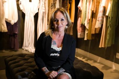  

PORTO ALEGRE, RS, BRASIL, 15-09-2017. Magda Landgraf passa à tarde dando consultoria de moda na loja Reina. (FOTO ANDRÉA GRAIZ/AGÊNCIA RBS, REDE SOCIAL).
Indexador: Andrea Graiz