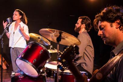 Elenco da peça de teatro Fala do Silêncio