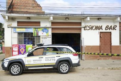  

PORTO ALEGRE, RS, BRASIL, 19-09-2017. Homem é executado dentro de clínica de reabilitação em Alvorada.Vítima, ainda não identificada, tinha as mãos amarradas e fugia de pelo menos três homens na manhã desta terça-feira (19). Outros dois assassinatos são investigados na cidade desde a noite anterior. (ANDERSON FETTER/AGÊNCIA RBS)