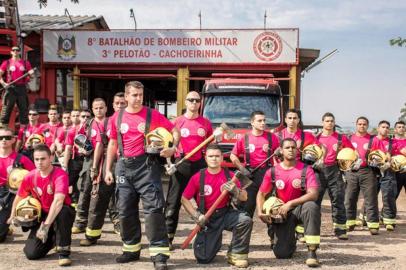 Bombeiros em campanha do Outubro Rosa