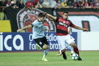 ATLÉTICO-GO X GRÊMIO

GO - BRASILEIRÃO/ATLÉTICO-GO X GRÊMIO - ESPORTES - Kannemann, do Grêmio, disputa lance com Walter, do Atlético Goianiense, durante partida   válida pela 18ª rodada do Campeonato Brasileiro, no Estádio Olímpico Pedro Ludovico, em   Goiânia, nesta quarta-feira (2).   02/08/2017 - Foto: MARCOS SOUZA/NASCIMENTOSOUZAPRESS/ESTADÃO CONTEÚDO

Editoria: ESPORTES
Local: GOIÂNIA
Indexador: MARCOS SOUZA
Secao: SPO
Fonte: GOIÃ¿NIA
Fotógrafo: NASCIMENTOSOUZAPRESS