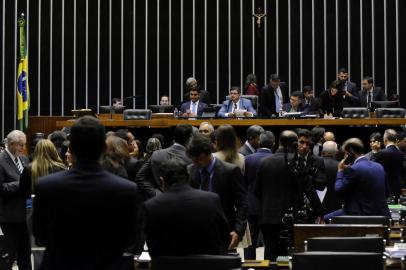 Obstrução adia votação de PEC que proíbe as coligações para eleição de deputado