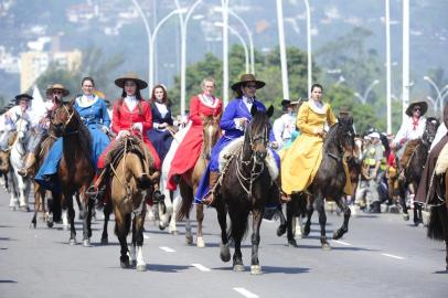  

PORTO ALEGRE, RS, BRASIL 20/09/2017 - Desfile Oficial da Semana Farroupilha em Porto Alegre. (FOTO: RONALDO BERNARDI/AGÊNCIA RBS).