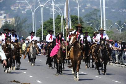  PORTO ALEGRE, RS, BRASIL 20/09/2017 - Desfile Oficial da Semana Farroupilha em Porto Alegre. (FOTO: RONALDO BERNARDI/AGÊNCIA RBS).