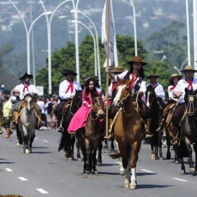  PORTO ALEGRE, RS, BRASIL 20/09/2017 - Desfile Oficial da Semana Farroupilha em Porto Alegre. (FOTO: RONALDO BERNARDI/AGÊNCIA RBS).