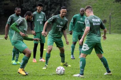  CAXIAS DO SUL, RS, BRASIL, 14/09/2017 - Esporte Clube Juventude treina no campo da Fras-le. NA FOTO: camisa 30 -zagueiro Samuel. (Marcelo Casagrande/Agência RBS)