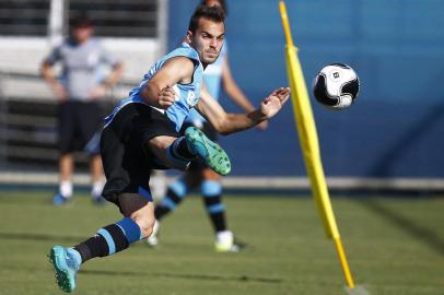 RS - FUTEBOL/TREINO GREMIO  - ESPORTES - Felipe Tontini, Jogadores do Grêmio realizam treino na tarde desta quinta-feira durante a Pre Temporada Gatorade 2016. FOTO: LUCAS UEBEL/GREMIO FBPA