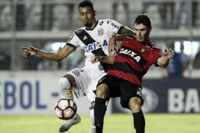 Lucca (L) of Brazils Ponte Preta vies for the ball with Raul Prata of Brazils Sport Recife during their 2017 Sudamericana Cup football match at the Moises Lucarelli Stadium in Campinas, Sao Paulo, Brazil, on September 20, 2017. / AFP PHOTO / Miguel SCHINCARIOL