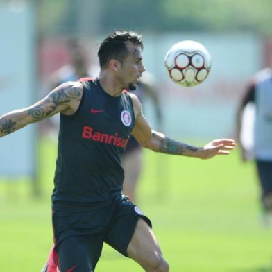 Alemão, lateral-direito do Inter, em treino no CT Parque Gigante. FOTO: RICARDO DUARTE, INTER, DIVULGAÇÃO